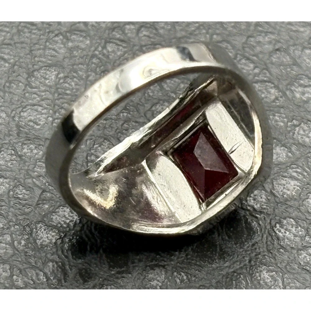 Vintage 18k HGE White Gold Plated Red Stone Signet Pinky Ring Size 5